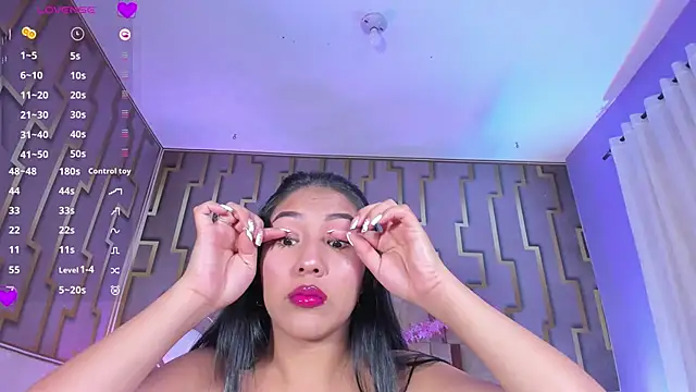 luna maisonn online show from February 8, 2026, 4:38 am