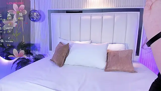 MariathLittle online show from November 10, 2025, 6:29 pm