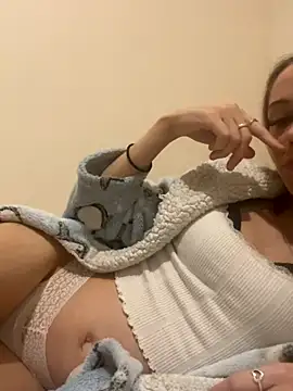 Snapshot of Angelloverxo chatting on December 4, 2025, 12:31 am Angelloverxo online show from December 4, 2025, 12:31 am