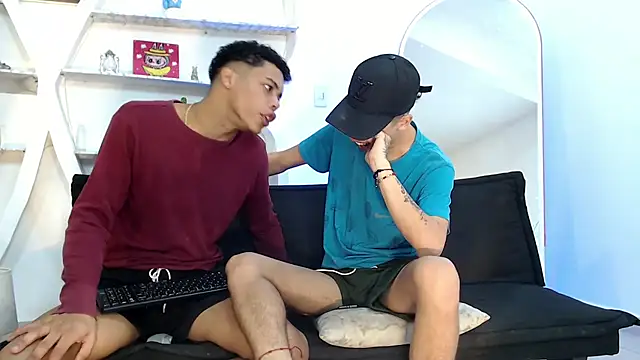 Snapshot of PRETTY_FEM chatting on November 3, 2025, 1:34 pm PRETTY FEM online show from November 3, 2025, 1:34 pm