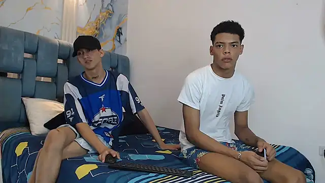 Snapshot of PRETTY_FEM chatting on December 18, 2025, 1:44 am PRETTY FEM online show from December 18, 2025, 1:44 am