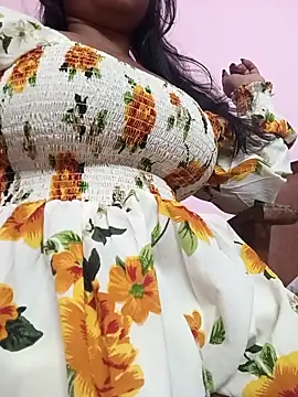 Snapshot of Aaradhya_Sharma chatting on February 2, 2026, 11:42 am Aaradhya Sharma online show from February 2, 2026, 11:42 am