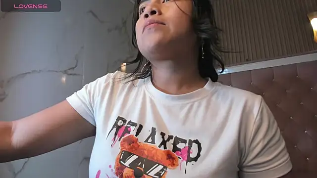 Snapshot of Victoria_b_ chatting on October 18, 2025, 8:09 pm Victoria b online show from October 18, 2025, 8:09 pm