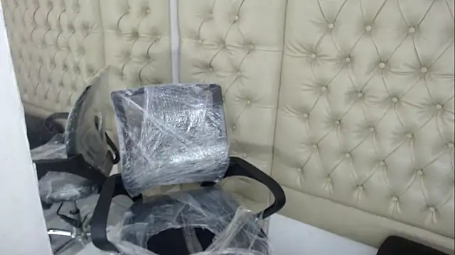 Snapshot of JessicaHott01 chatting on December 4, 2025, 7:44 pm JessicaHott01 online show from December 4, 2025, 7:44 pm