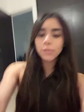 Snapshot of Ariovalle chatting on September 19, 2025, 7:21 am Ariovalle online show from September 19, 2025, 7:21 am