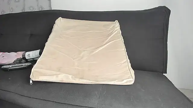 mila dash online show from October 11, 2025, 1:27 am