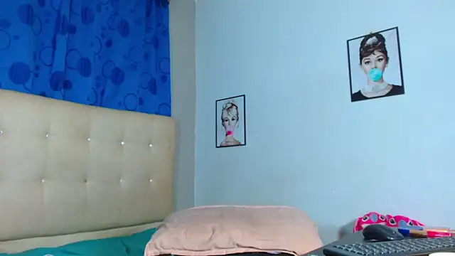 ebonny ts online show from September 19, 2025, 11:44 am