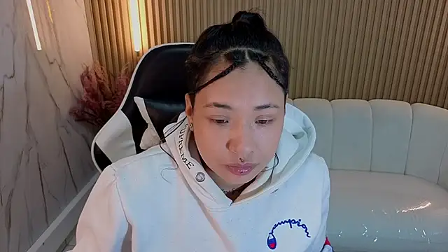 Hollypeyton Tp online show from October 31, 2025, 1:12 pm