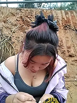 lylylove online show from February 24, 2026, 12:52 am