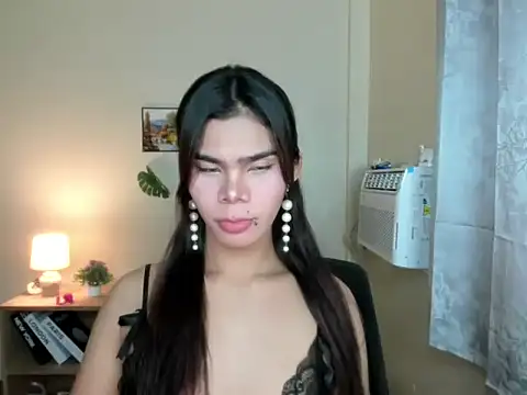 Snapshot of dianne_swift chatting on October 21, 2025, 3:24 pm dianne swift online show from October 21, 2025, 3:24 pm