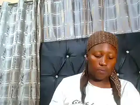 MelaninBunii online show from September 18, 2025, 6:43 pm