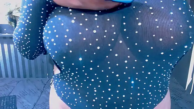 Snapshot of DarkQueen25x chatting on November 8, 2025, 10:41 pm DarkQueen25x online show from November 8, 2025, 10:41 pm