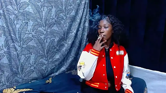 Snapshot of DarkQueen25x chatting on November 30, 2025, 8:24 pm DarkQueen25x online show from November 30, 2025, 8:24 pm