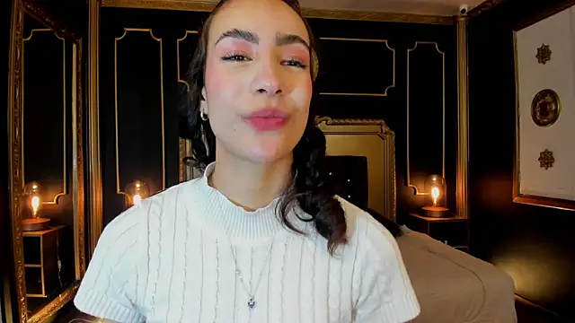 aitana johns online show from December 17, 2025, 12:11 pm