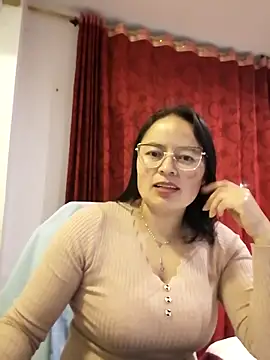 Daliz Leon online show from October 13, 2025, 2:00 am