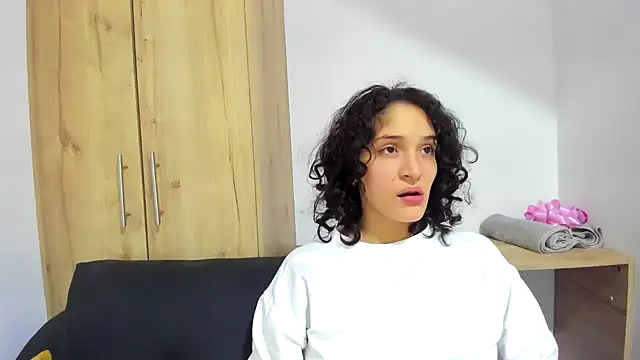 Snapshot of TeensNews18 chatting on September 13, 2025, 11:04 pm TeensNews18 online show from September 13, 2025, 11:04 pm