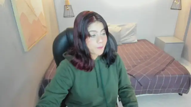 Julieth brown  online show from November 16, 2025, 12:44 pm