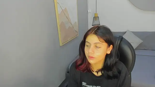 Julieth brown  online show from November 18, 2025, 7:51 pm