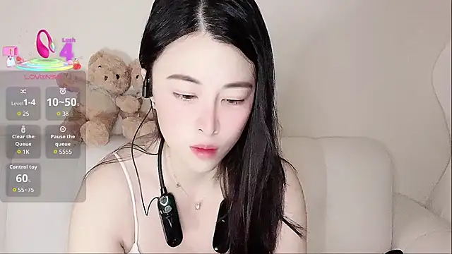 LuLu-Moon online show from September 24, 2025, 9:18 pm