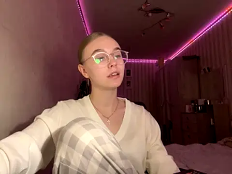 Snapshot of bellameow88 chatting on November 12, 2025, 11:10 am bellameow88 online show from November 12, 2025, 11:10 am