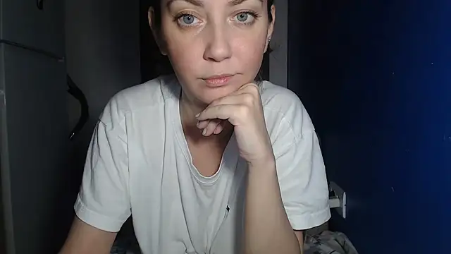 Snapshot of petite_danielle chatting on July 15, 2026, 2:50 am petite danielle online show from July 15, 2026, 2:50 am