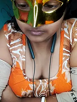 Snapshot of mimi87hoty chatting on January 7, 2026, 10:18 am mimi87hoty online show from January 7, 2026, 10:18 am