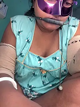 Snapshot of mimi87hoty chatting on February 2, 2026, 3:44 pm mimi87hoty online show from February 2, 2026, 3:44 pm