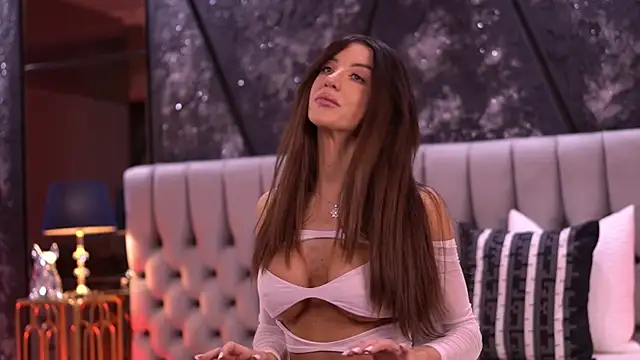 Snapshot of StephieRouse chatting on February 6, 2026, 7:45 am StephieRouse online show from February 6, 2026, 7:45 am