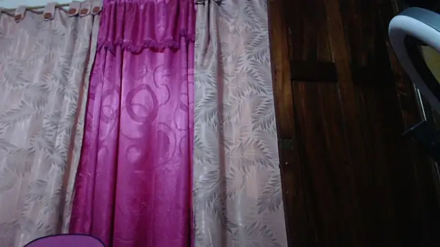 Snapshot of Lolitaa_ran chatting on October 1, 2025, 3:12 am Lolitaa ran online show from October 1, 2025, 3:12 am