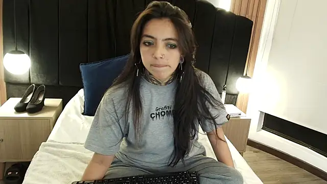 Snapshot of LiaMonroee_ chatting on March 13, 2026, 11:50 am LiaMonroee online show from March 13, 2026, 11:50 am