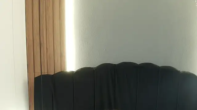 Snapshot of LiaMonroee_ chatting on March 14, 2026, 12:21 pm LiaMonroee online show from March 14, 2026, 12:21 pm