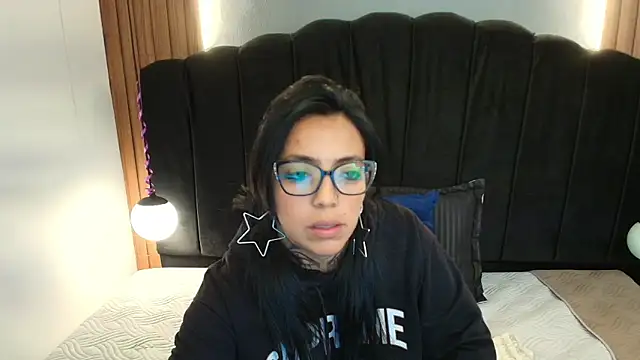 Snapshot of LiaMonroee_ chatting on May 21, 2026, 12:01 pm LiaMonroee online show from May 21, 2026, 12:01 pm