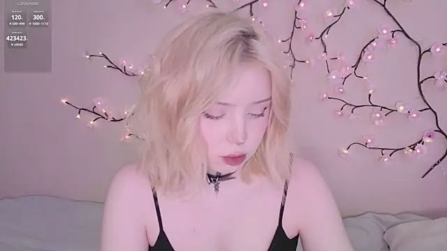 Snapshot of RileyVice chatting on May 7, 2026, 8:31 am RileyVice online show from May 7, 2026, 8:31 am