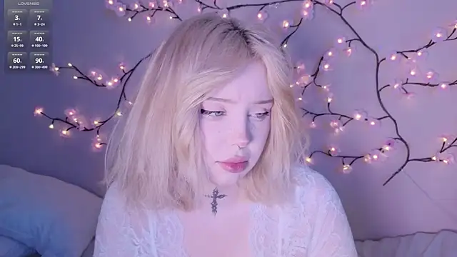 Snapshot of RileyVice chatting on May 11, 2026, 8:09 am RileyVice online show from May 11, 2026, 8:09 am