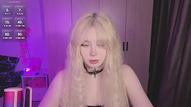 Snapshot of RileyVice chatting on June 1, 2026, 8:49 am RileyVice online show from June 1, 2026, 8:49 am