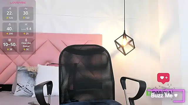 lia harper  online show from April 14, 2026, 5:41 pm