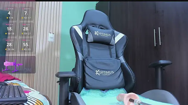 Snapshot of EvelynFoxx- chatting on December 1, 2025, 7:08 pm EvelynFoxx- online show from December 1, 2025, 7:08 pm