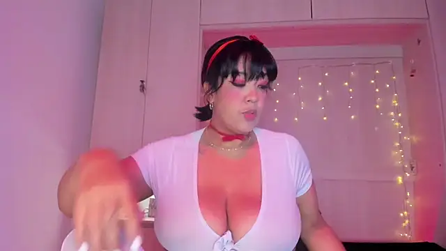 Snapshot of VickyRuiz_ chatting on February 4, 2026, 12:11 pm VickyRuiz online show from February 4, 2026, 12:11 pm