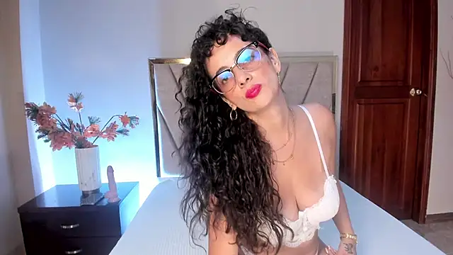 AmaraYasbel online show from February 12, 2026, 6:36 pm