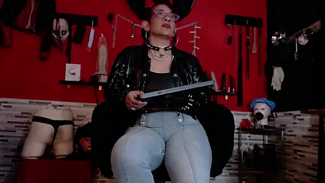 Snapshot of Miss_Mirandaa chatting on September 16, 2025, 5:08 am Miss Mirandaa online show from September 16, 2025, 5:08 am