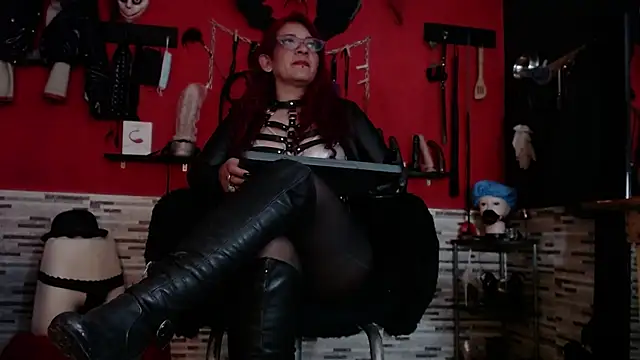 Snapshot of Miss_Mirandaa chatting on November 20, 2025, 12:22 am Miss Mirandaa online show from November 20, 2025, 12:22 am