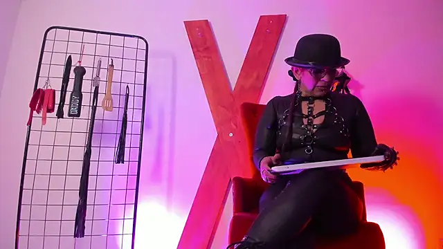 Snapshot of Miss_Mirandaa chatting on November 22, 2025, 2:16 pm Miss Mirandaa online show from November 22, 2025, 2:16 pm