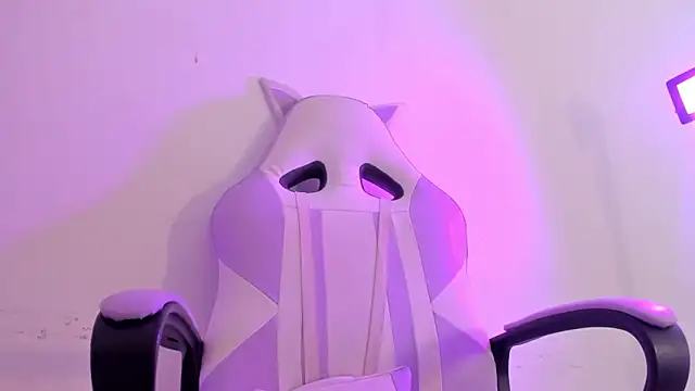 Gabrielaa Miller  online show from November 22, 2025, 7:13 pm