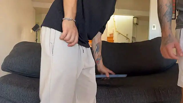 Snapshot of lenruy chatting on December 15, 2025, 9:19 pm lenruy online show from December 15, 2025, 9:19 pm