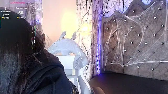 Zami Escobar of online show from November 1, 2025, 8:11 pm