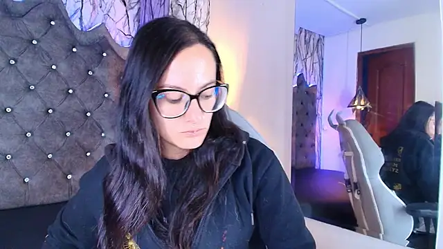 Zami Escobar of online show from November 15, 2025, 6:59 pm