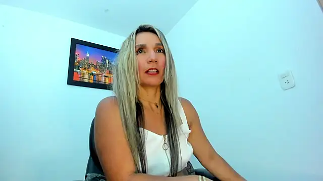 Snapshot of Ms_lunaRose chatting on October 18, 2025, 2:58 am Ms lunaRose online show from October 18, 2025, 2:58 am