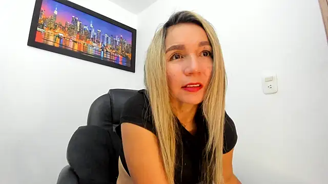 Snapshot of Ms_lunaRose chatting on December 3, 2025, 3:21 pm Ms lunaRose online show from December 3, 2025, 3:21 pm