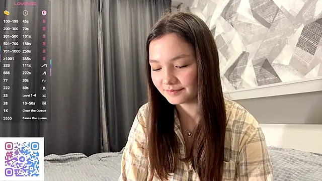 KiraVelvet online show from November 7, 2025, 4:07 pm