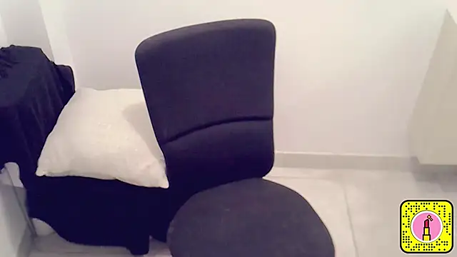 Snapshot of Morgane818181 chatting on October 31, 2025, 8:21 pm Morgane818181 online show from October 31, 2025, 8:21 pm